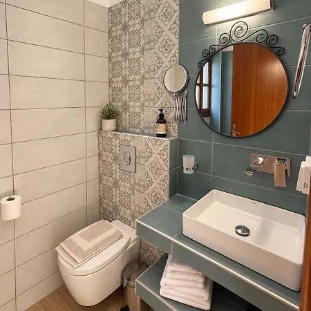 Opera House Aparthotel 4*
